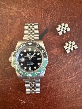 Crown watch 
Green and black color way